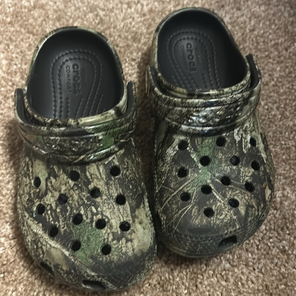 CROCS Kids Camo Crocs. NWOT